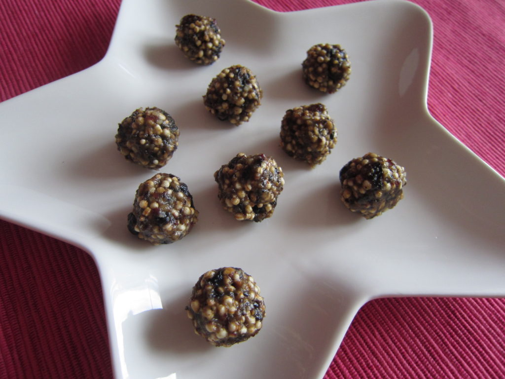 Arašídové kuličky quinoou