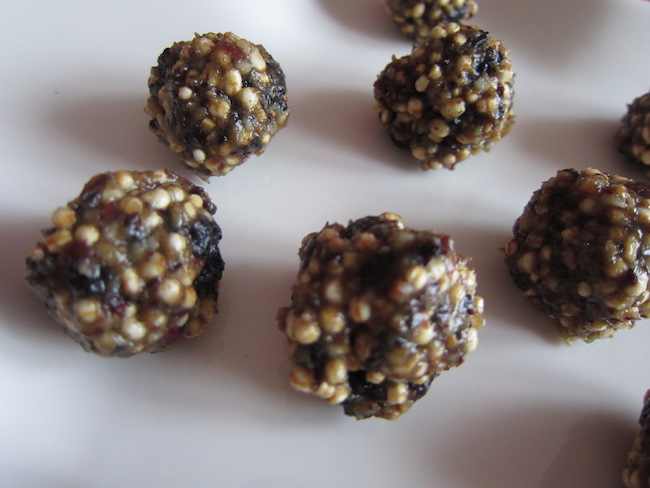 Arašídové kuličky s quinoou